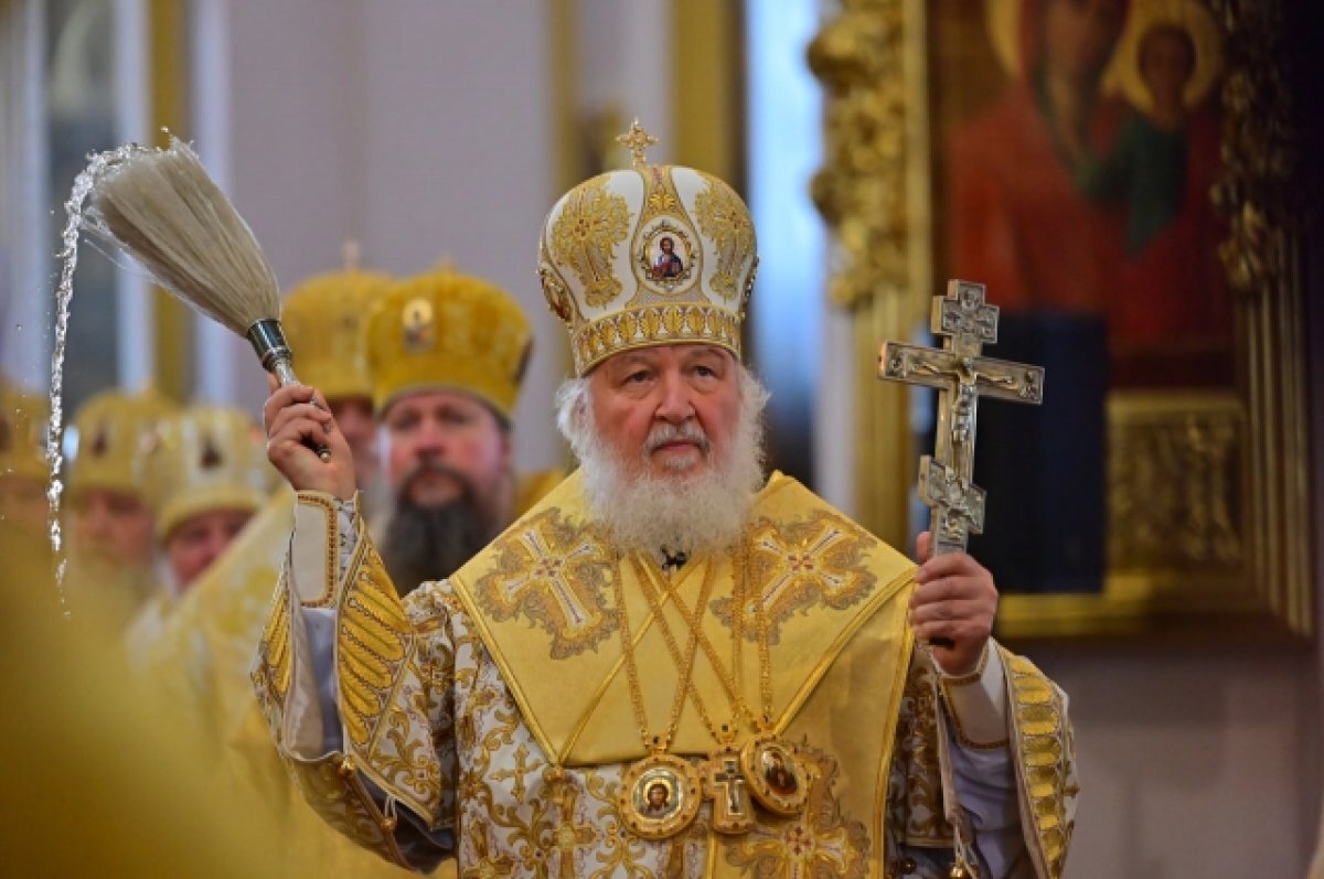    Патриарх Кирилл освятил икону на Спасской башне Кремля