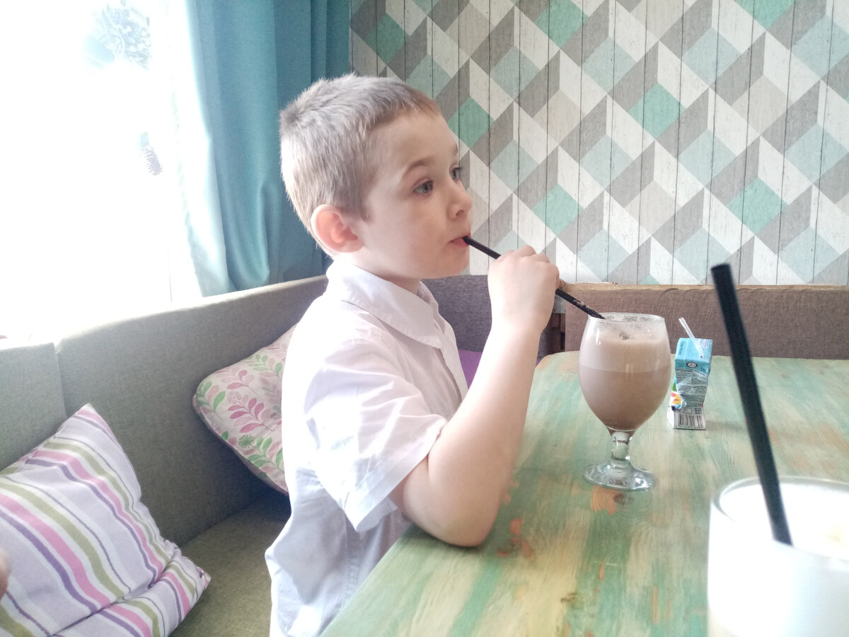 День рождения. 6 лет. В кафе