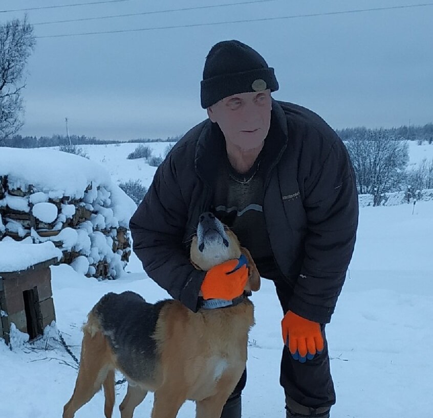 Это я со своим любимым псом - Боем.