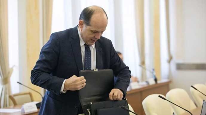  
Министр строительства и инфраструктуры Свердловской области Михаил Волков не ждёт от вверенной ему отрасли ничего хорошего.