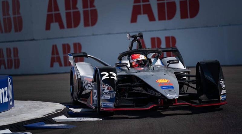 Гонщик «Nissan e.dams» Себастьен Буэми выиграл субботнюю гонку E-Prix Нью-Йорка на городской трассе в Бруклине, заработав свою первую победу в сезоне и шанс выиграть титул в зачете пилотов в Формуле E по итогам сезона-2018/19.