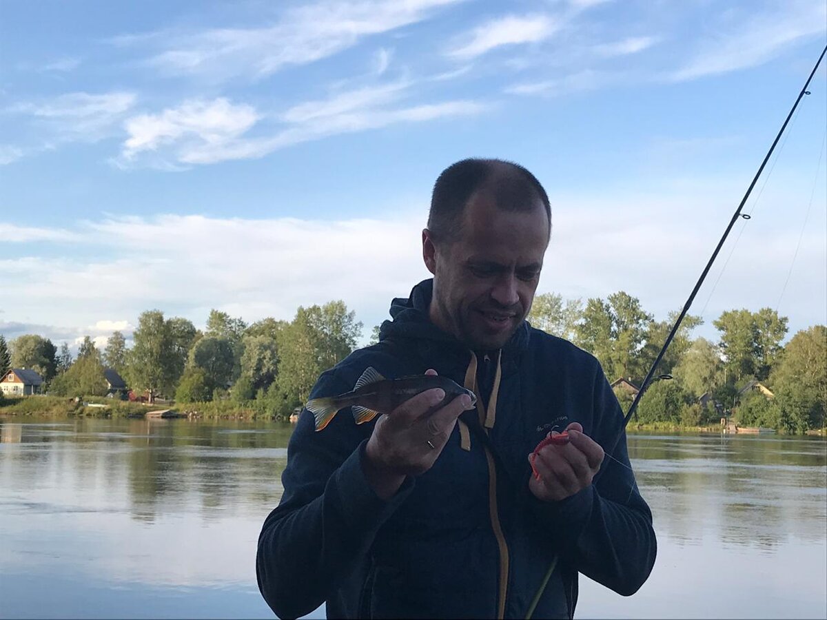 Удивляюсь, что окуню нравится такая крупная приманка