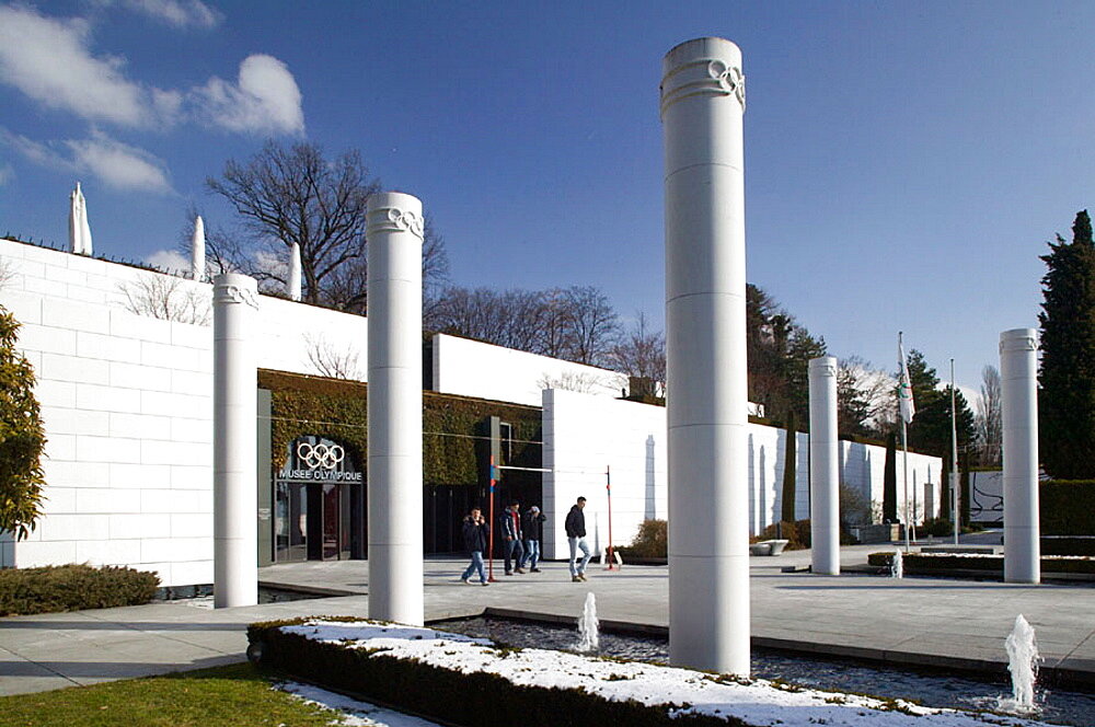 олимпийский музей в лозанне швейцария. швейцарский музей игр. олимпийский музей. олимпийский парк в лозанне статуи. олимпийский музей швейцарии.