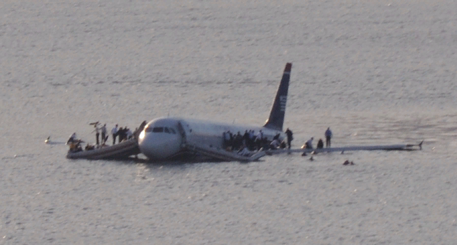 Аварийная посадка a320 на Гудзон. Приводнение на Гудзон. Рейс 1549 посадка на Гудзон. Авария на Гудзоне.