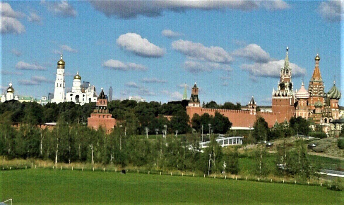  Московский Кремль. Вид из Зарядья.