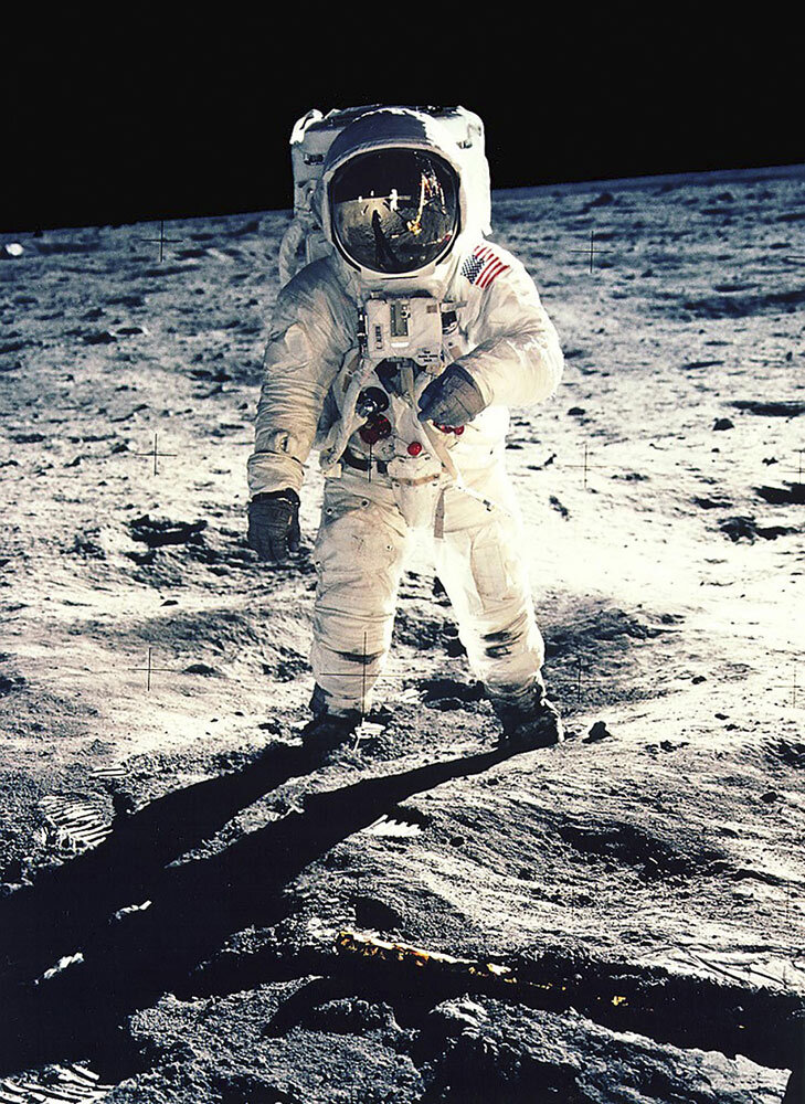 Нил армстронг на луне фото