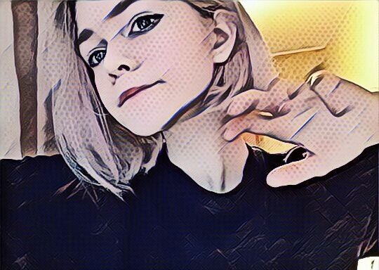 В любви всегда один любит а другой позволяет любить