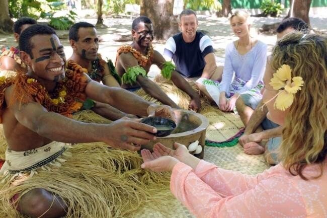 Блюда традиционной фиджийской кухни, изделия из кокоса и жемчуга, танцы и хоровое пение — все это и многое другое нужно обязательно успеть оценить при посещении архипелага Фиджи.-2