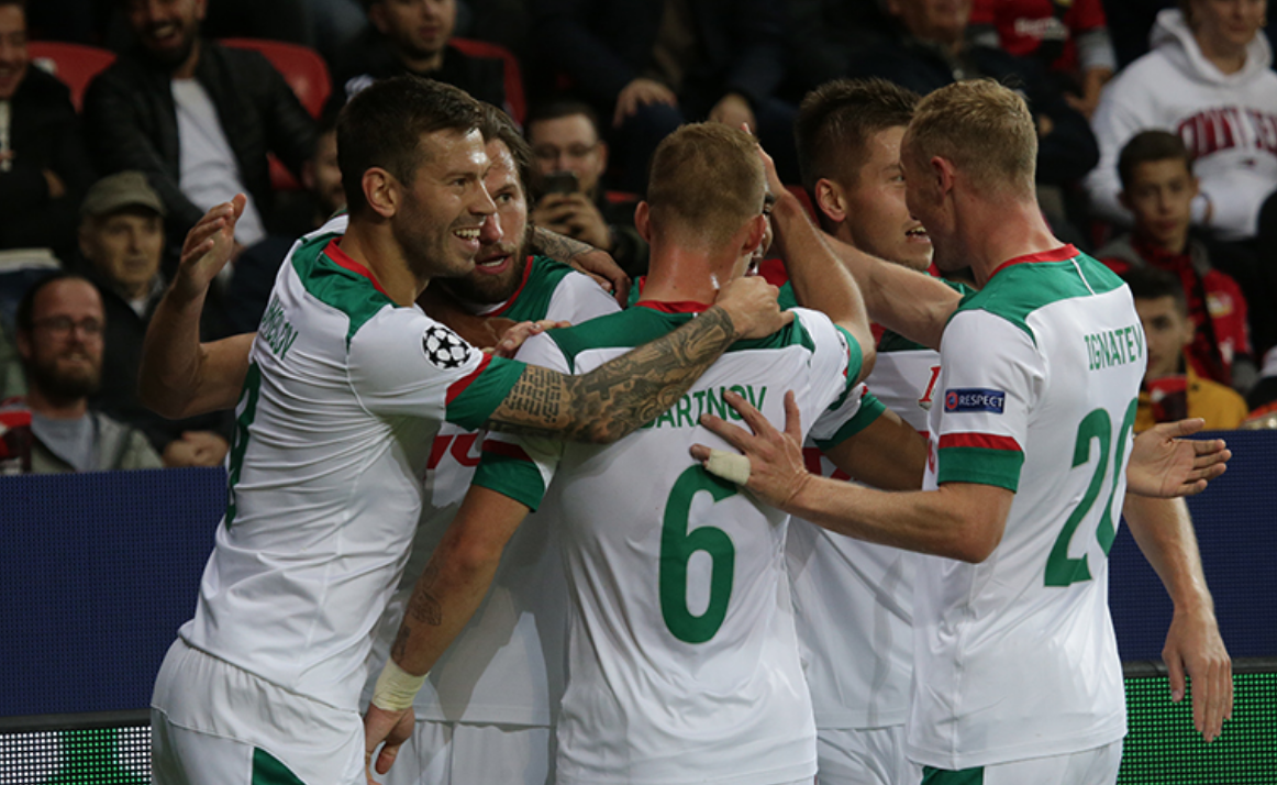 Игроки "Локо" празднуют гол. Фото fclm.ru