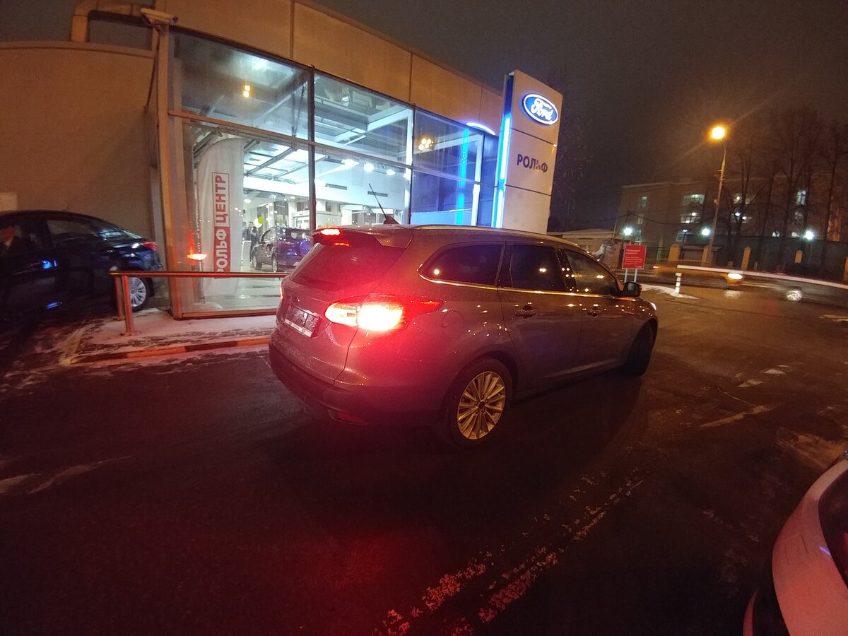 Новый автомобиль еще не выехал из автосалона