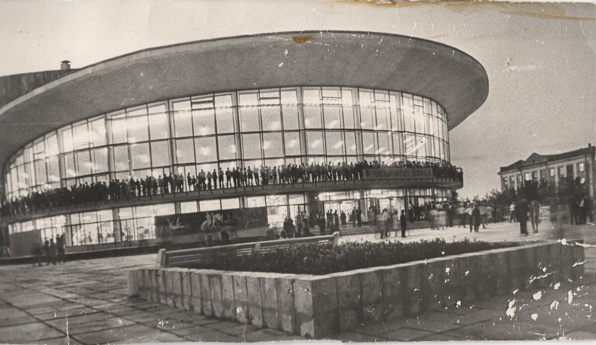 Источник: pastvu.com. Открытие Пермского цирка, 1970 год.