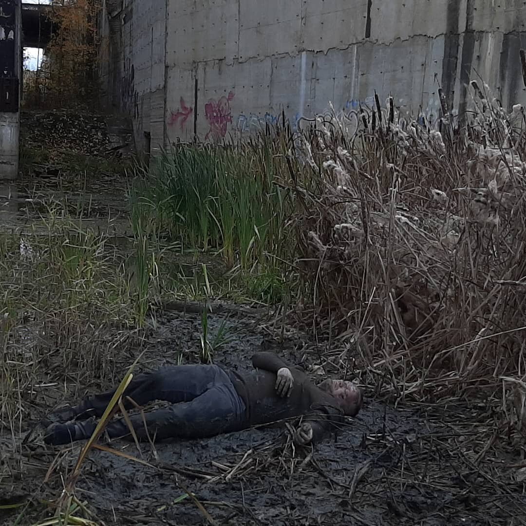 Лежу помираю 