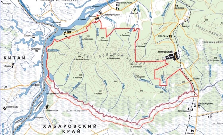   Большехехцирский заповедник весь принадлежит горам. А они всего в 20 км от центра Хабаровска. Покрыты реликтовой тайгой и вытянуты на 35 км.