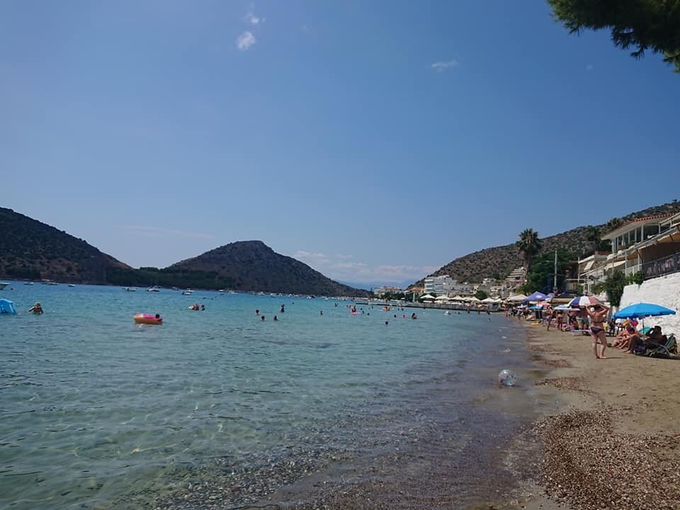 Песчаный пляж и бухта Толо. Греция, 2019.