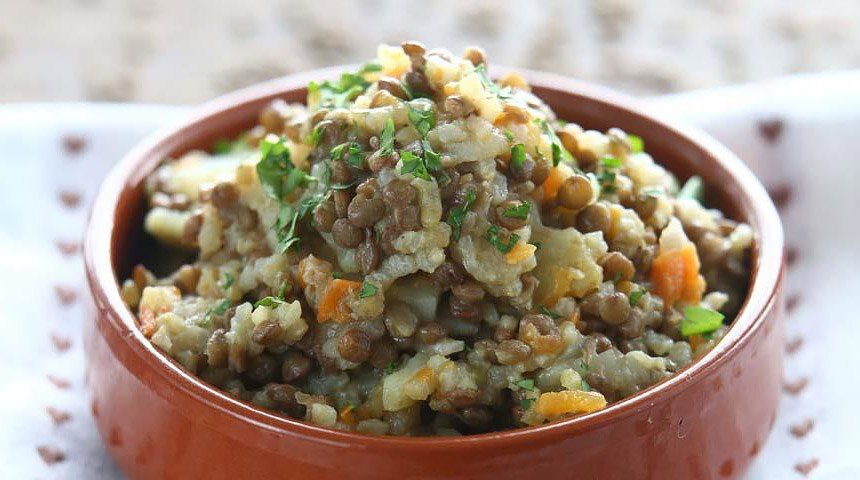 Плов с чечевицей и овощами 