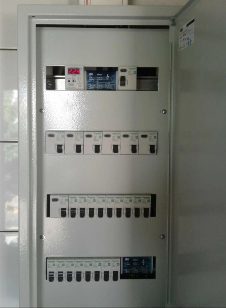 Ящик с автоматами