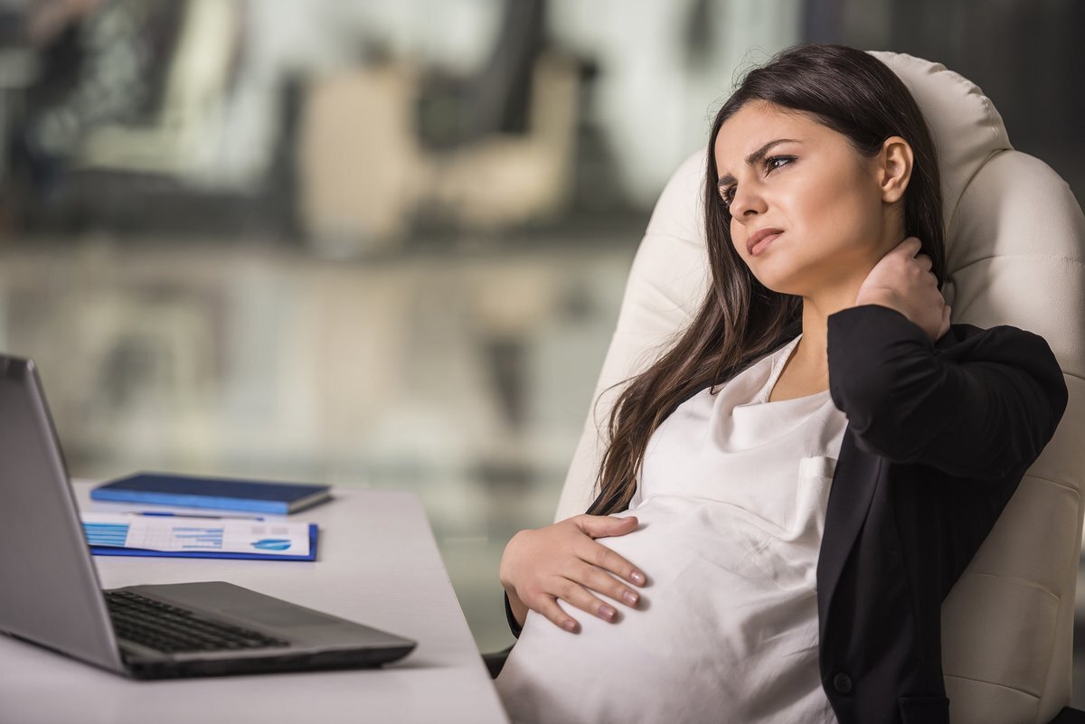 Женщина, состоящая в трудовых отношениях, в любом случае имеет право на предоставление ей отпуска и выплату пособия по беременности и родам.