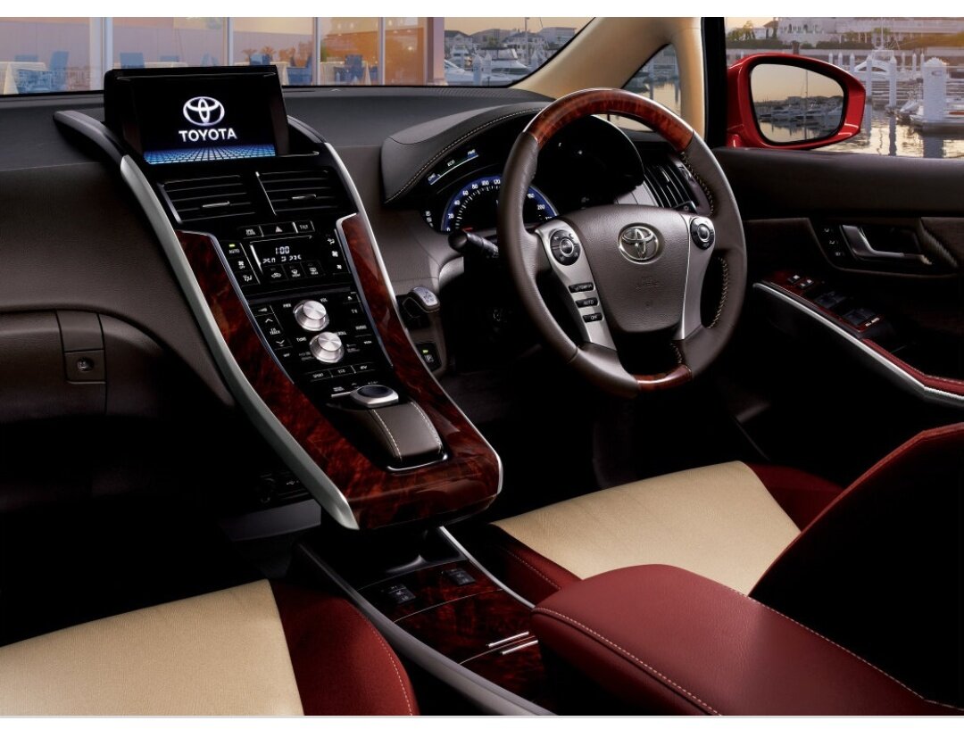 Toyota Sai, только правый руль.