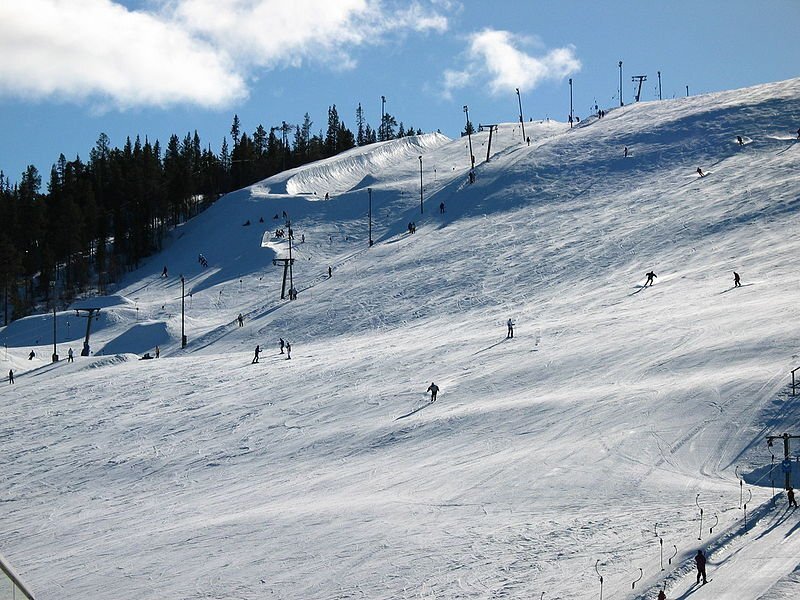 Горнолыжный спуск в Леви, Финляндия. Автор фото: © Janne Karaste, commons.wikimedia.org.