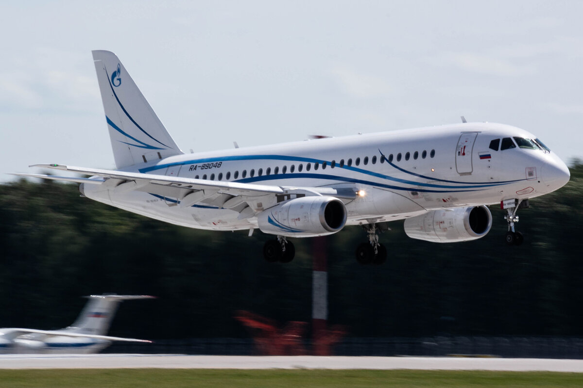 Сухой Superjet 100-95LR (RA-89048) Gazpromavia. 