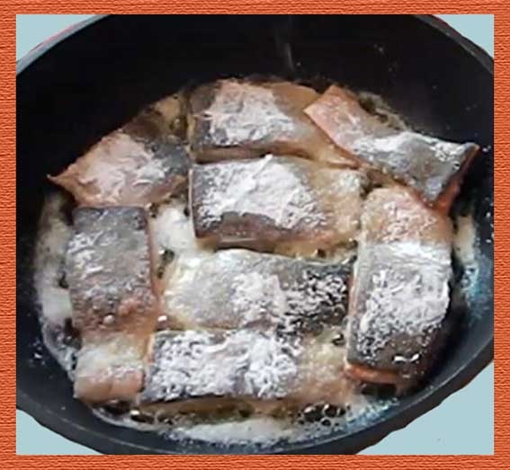 Не закрывайте крышкой – не будет хрустящей корочки. Лучше огонь уменьшить