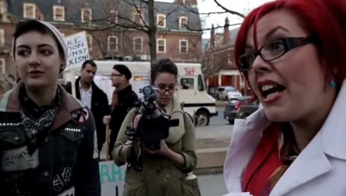 Кадр из документального фильма "Красная таблетка"  Кэсси Джей