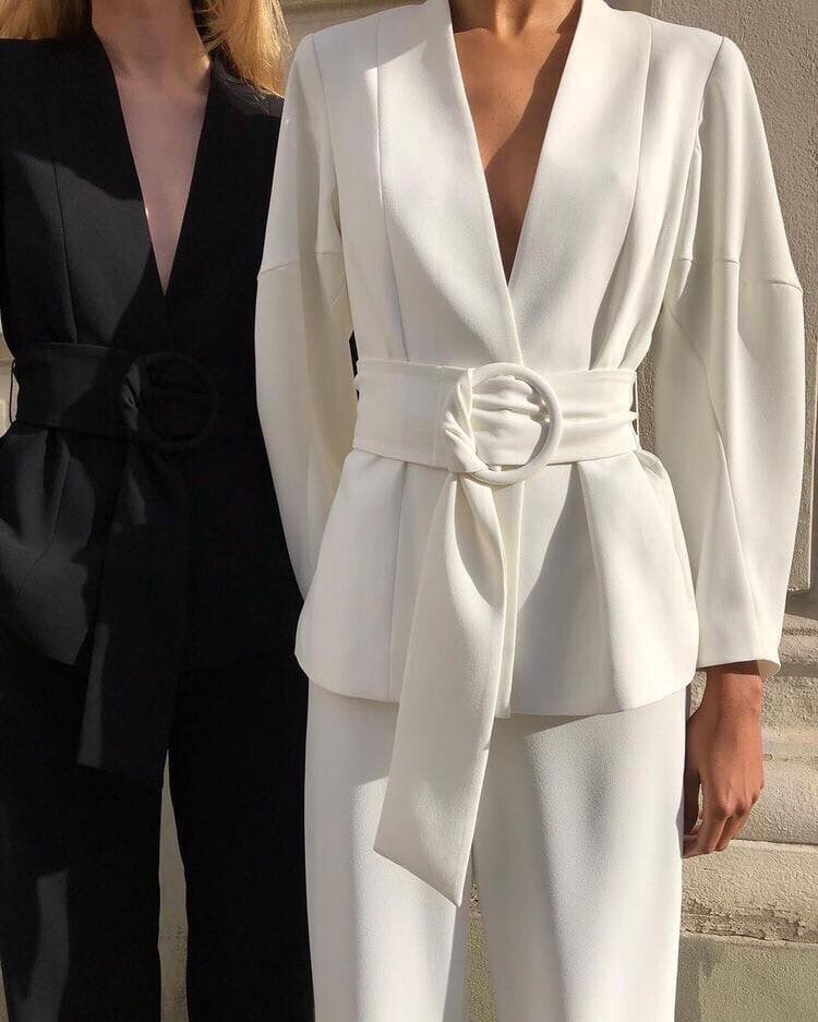 🤗Вы Богатый человек!
 
У каждого человека свое представление о Богатстве и изобилии. Но что, если я скажу вам, что каждый из вас без исключения уже Богат❗ Верите мне? А это действительно так💁‍♀️
 
Большинство людей до сих пор уверены, что Богатство напрямую связано с финансовым изобилием💸. На самом же деле это не совсем верно. Такое мнение сформировалось под давлением систем и маятников, старых программ, негативных убеждений🧏‍♀️. Но если задуматься над истинным значением слово «Богатство», то многое станет понятно.
 
«Богатство» происходит от слова «Бог», а первое значение было сформулировано так🗣: «наделенный свыше всякими благами счастливец»☝️. При этом «благами» называли все материальные и нематериальные ценности, которыми владеет человек, а также возможности, предоставленные ему самой жизнью🙆‍♀️
 
Благодаря Трансерфингу и техникам Тафти мы получили инструменты, позволяющие нам вершить свою реальность🙌, выбирать и задавать желаемые события в жизни, получать возможности для реализации своих целей🎯. И значит, что вы уже по определению Богаты.   
 
Участники моих денежных программ отмечают, что в ходе выполнения техник и практик их представление о изобилие трансформируется🌀. Они начинают осознавать, что Богатство – это найти свою цель в жизни и любимое дело🙋‍♀️, это счастливая семья и близкие по Духу люди вокруг, это здоровое тело🤸‍♂️ и даже блюдо с фруктами на их столе. Благодаря новому умению видеть изобилие даже в простых вещах, они обретают Богатство во всех сферах своей жизни, в том числе и финансовое💁‍♀️.
 
🗓12 марта стартует семидневный онлайн-интенсив , стань участником , в комантарии пиши "хочу стать участником "