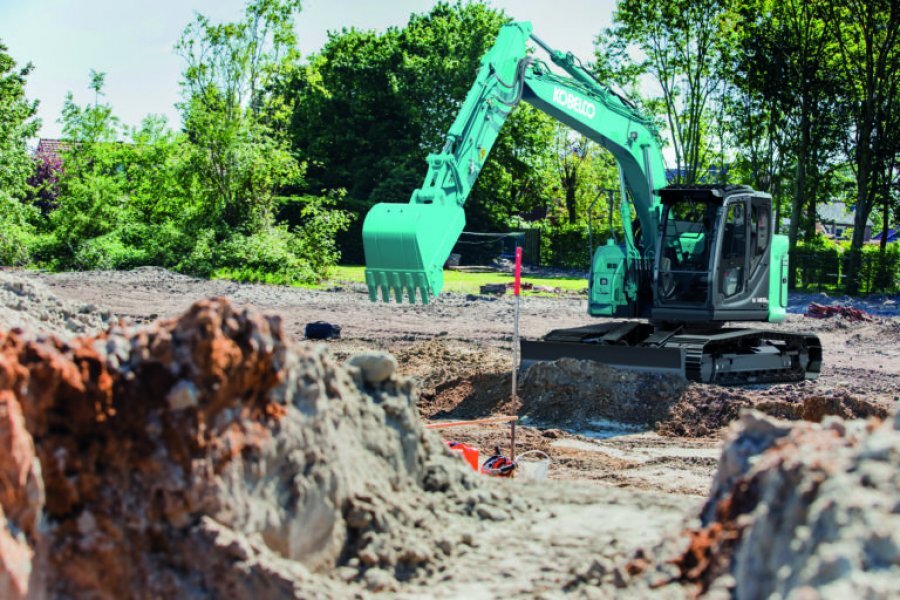 Kobelco вывела полностью новый гусеничный экскаватор 14-тонник
