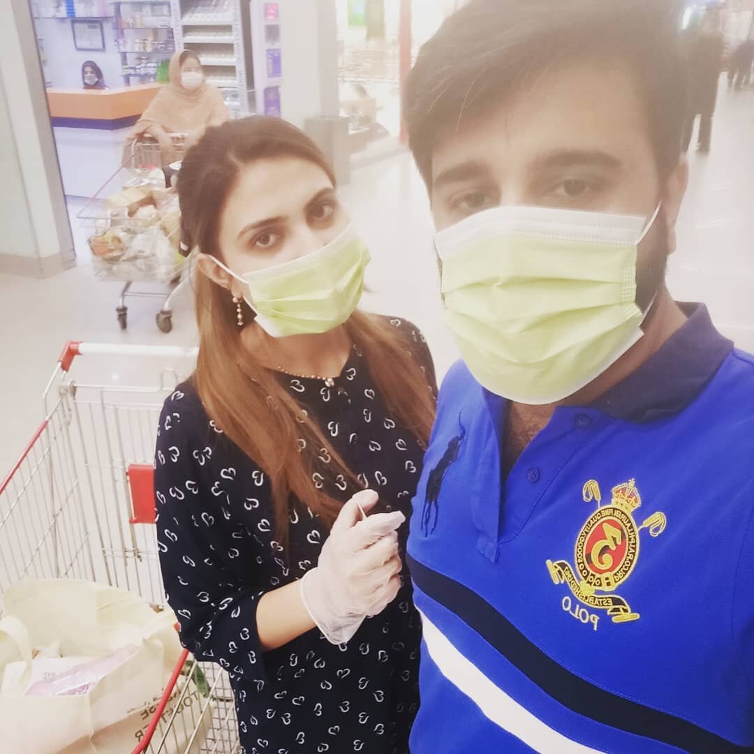 В Европе  селфи в маске, уже обыденность