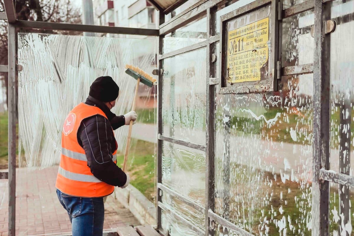 Сегодня в городе моем. Сегодня в городе моем. Грязные улицы челябинска. Грязный челябинск. Первый снег в омске картинки.