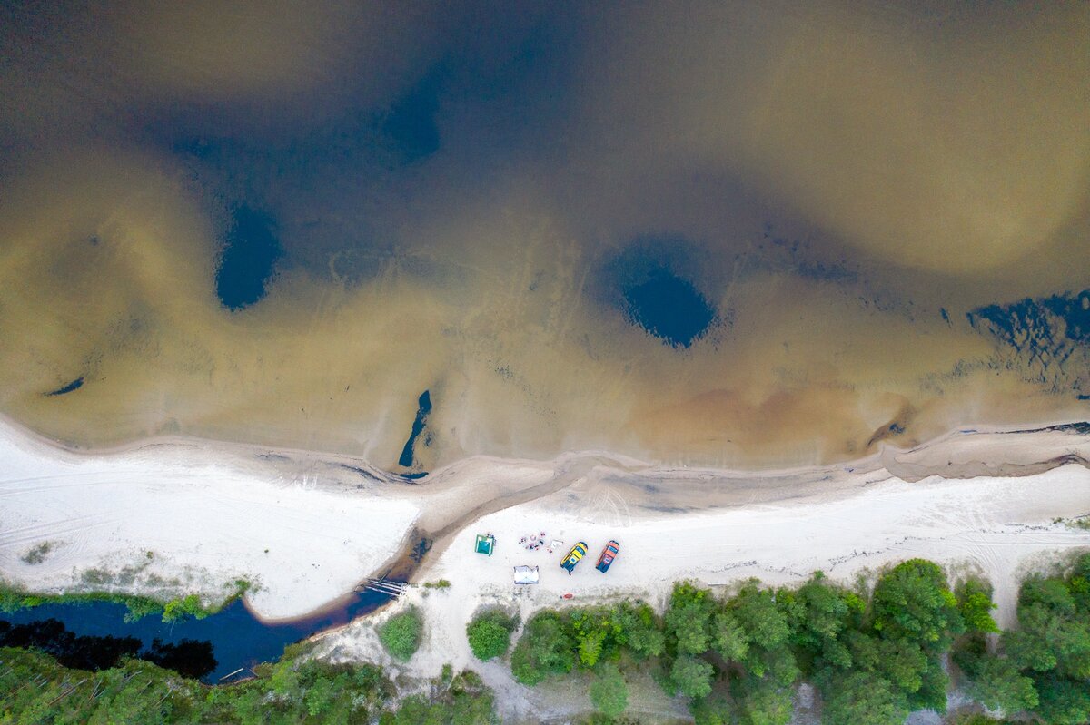 Отдых на песчаных пляжах Онежского озера.