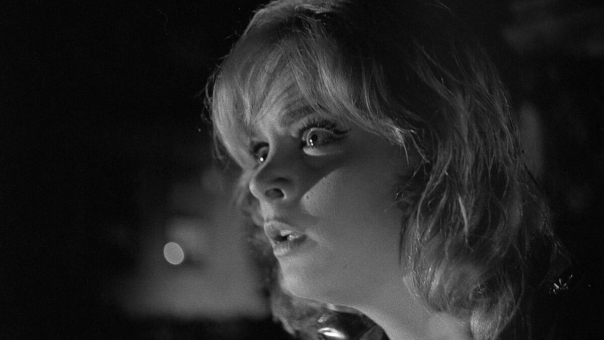 Кадр из фильма "Девушка, которая слишком много знала" (1963)