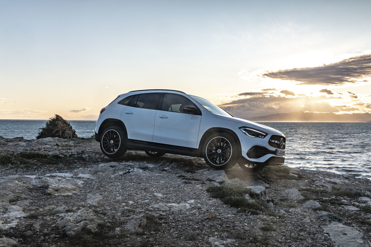 Mercedes GLA  - взрослый, практичный симпатичный