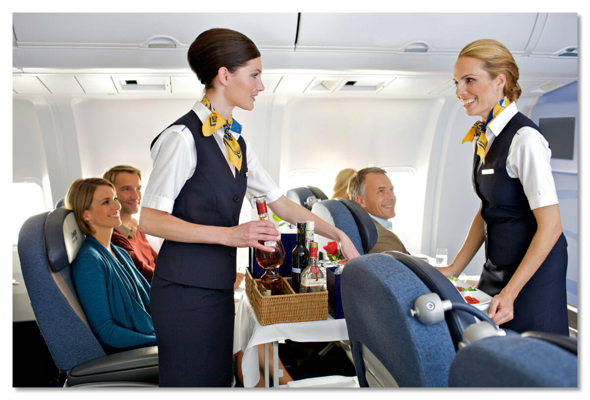 Пилоты стюардессы uzbekistan airways. Бортпроводники uzbekistan airways. Стюардессы авиакомпании аэрофлот. Профессия бортпроводник. Стюардессанабортусамотета.