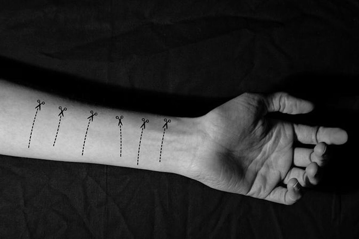 Чтобы показать серьезность намерений, наркоман может показательно резать себе руки и другие части тела - конечно, не стремясь причинить себе реальный вред