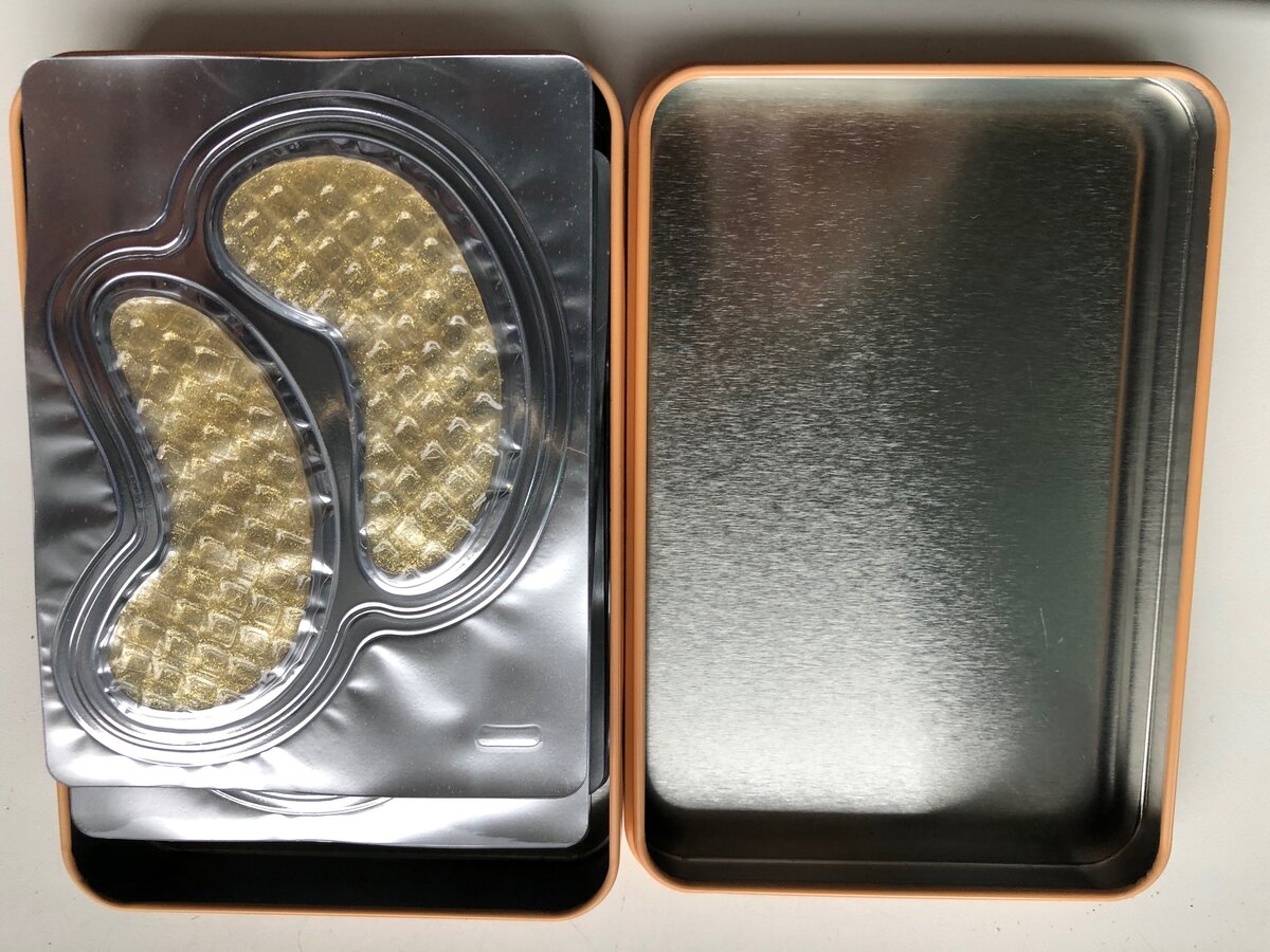 Там всё на японском, но, как говорится, интуитивно понятно. Шмякнула под глаза на пути к неземной красоте