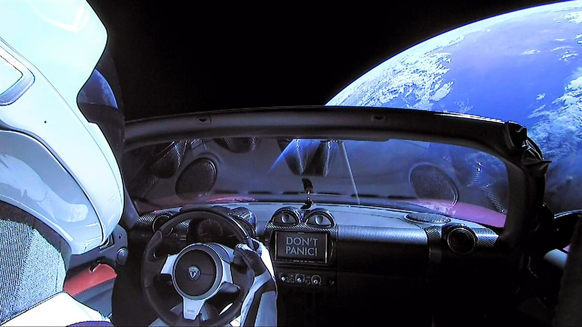  Вид на Землю и Теслу с манекеном Starman с борта разгонного блока FH, фото SpaceX