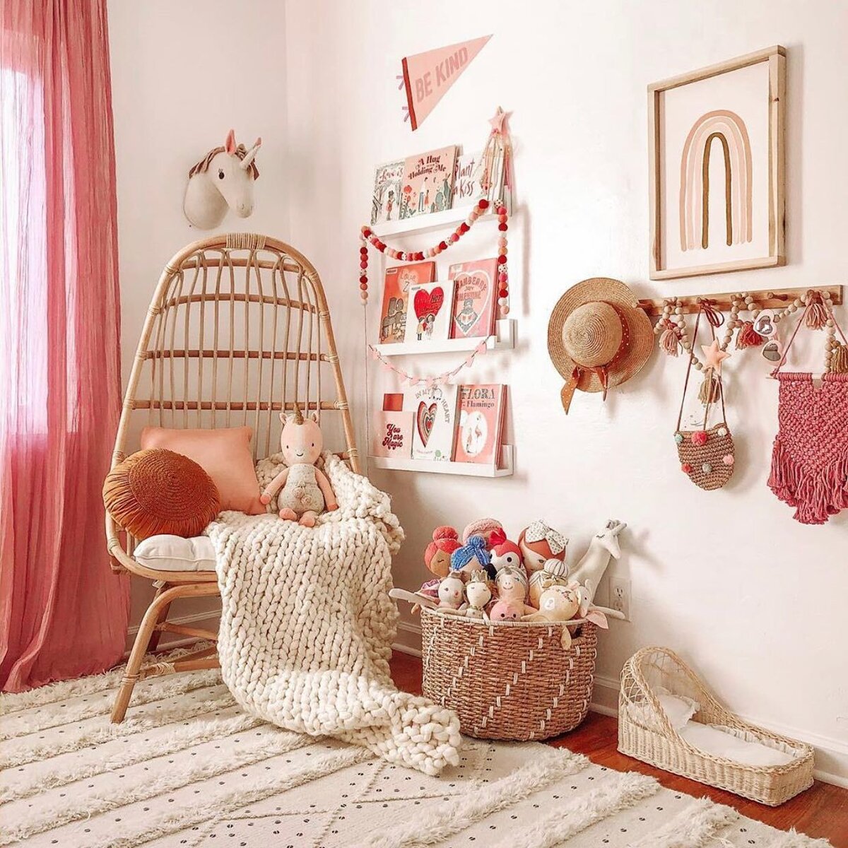 Детская комната — по сути, дом в доме: со спальным, рабочим и игровым местом