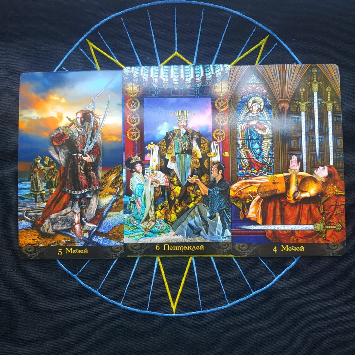 Таро иллюминатов (италия) tarot illuminati. Колода таро иллюминатов. Колода карт таро иллюминатов. Набор таро иллюминатов / tarot illuminati kit. Карты таро иллюминатов.
