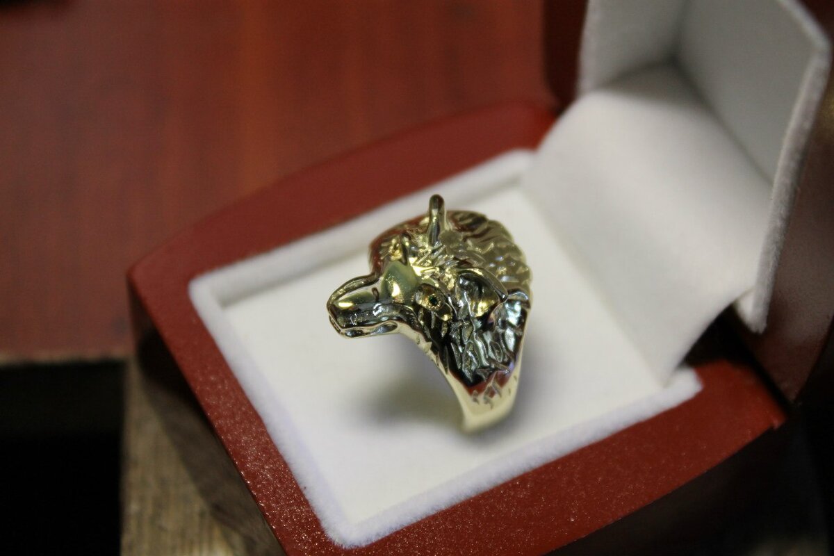 Кольцо из зеленого золота