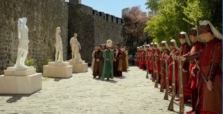 Сулейман со свитой принимают трофейное культурное достояние Рима. 