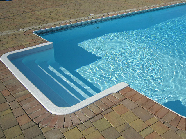 Бетонный бассейн