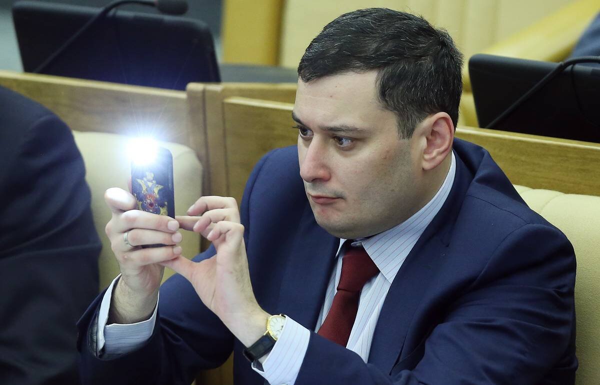 Депутат ГД от Самарской области А.Хинштейн за работой в парламенте РФ.(фото Интернет)