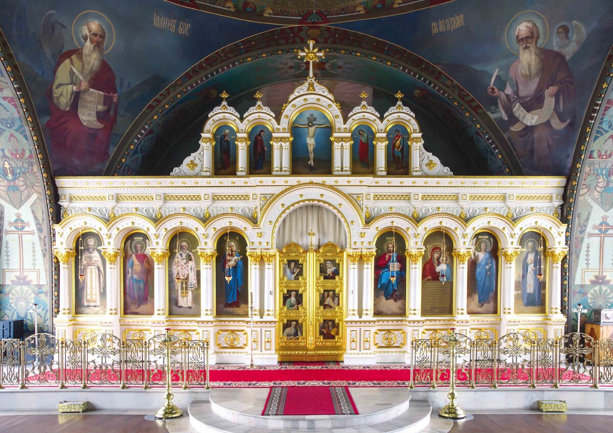 Иконостас храма Казанской иконы Божией Матери Богородице-Рождественского монастыря