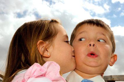 66% людей закрывают глаза во время поцелуя. Остальные оставляют глаза открытыми, чтобы насладиться эмоциями своего партнера.