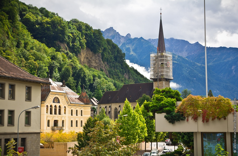 Площадь страны лихтенштейн. Оберланд лихтенштейн. Швейцария лихтенштейн фото. Княжество лихтенштейн достопримечательности. Оберланд верхний лихтенштейн.