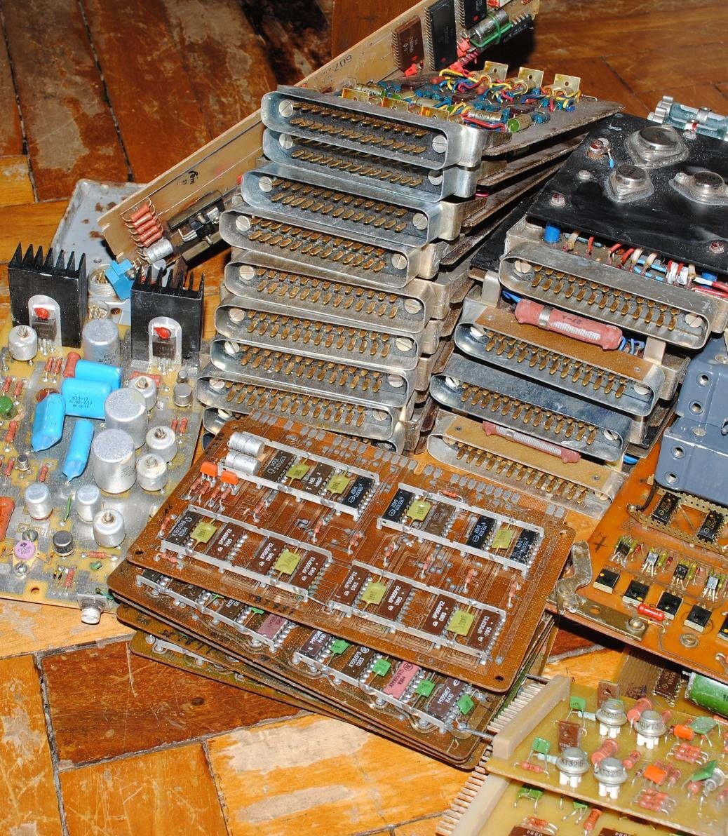 Дорогостоящие радиодетали. Дорогие радиодетали. Платы радиодетали. Дорогостоящие платы. Дорогостоящие платы.