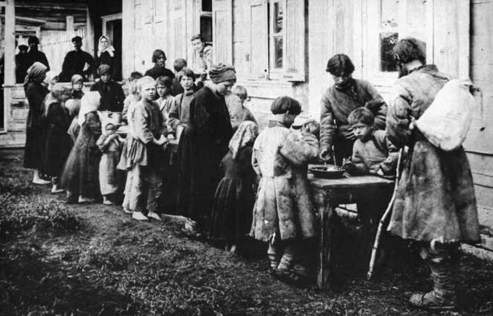 Дети получают бесплатные обеды. источник Яндекс картинки
