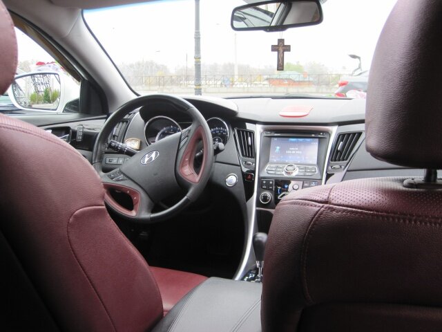 Нашёл свежий седан бизнес-класса по цене Lada Vesta. Источник иллюстрации - auto.ru