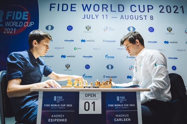 Есипенко и Карлсен на Кубке мира. Фото worldcup.fide.com 